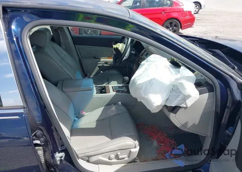 2005 Cadillac Sts V8 z USA, uszkodzony, nr VIN 1G6DC67A750135819